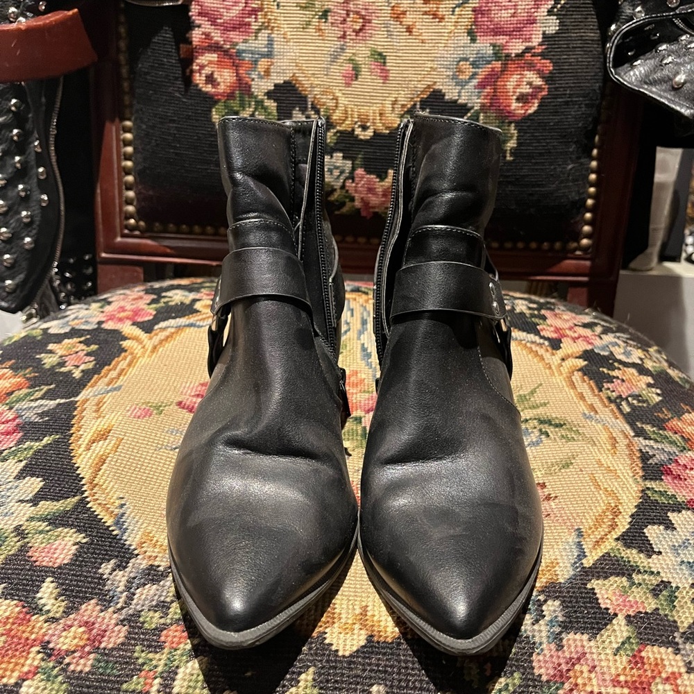 Black pointed toe ankle boots